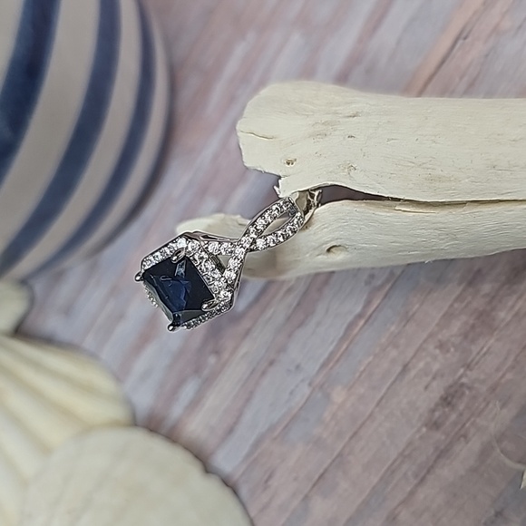 NEW SILVER PLATED PRINCESS CUT BLUE ZIRCON FASHION RING - Picture 3 of 9